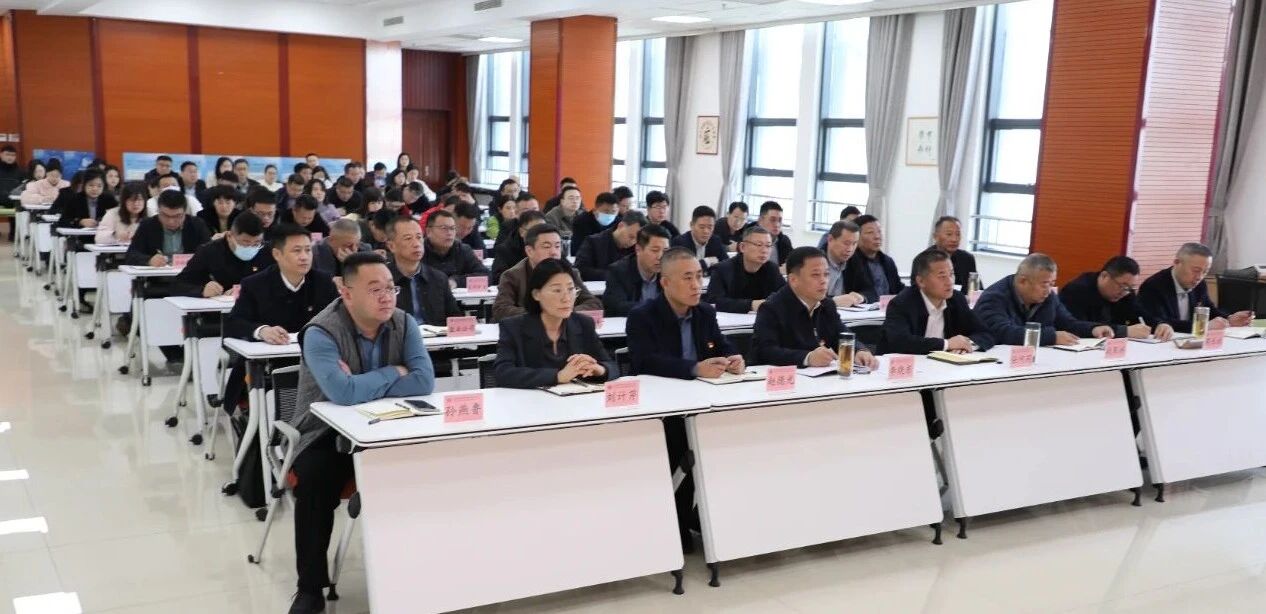 【进修贯彻党的二十届四中全会精力】学思践悟聚协力 对标奋进谋新篇——邹都会委宣讲团到宏河团体宣讲4